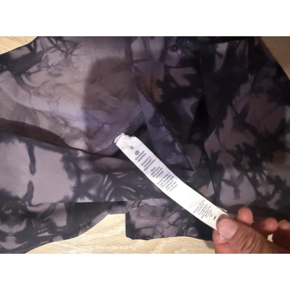Lululemon leggings size 6